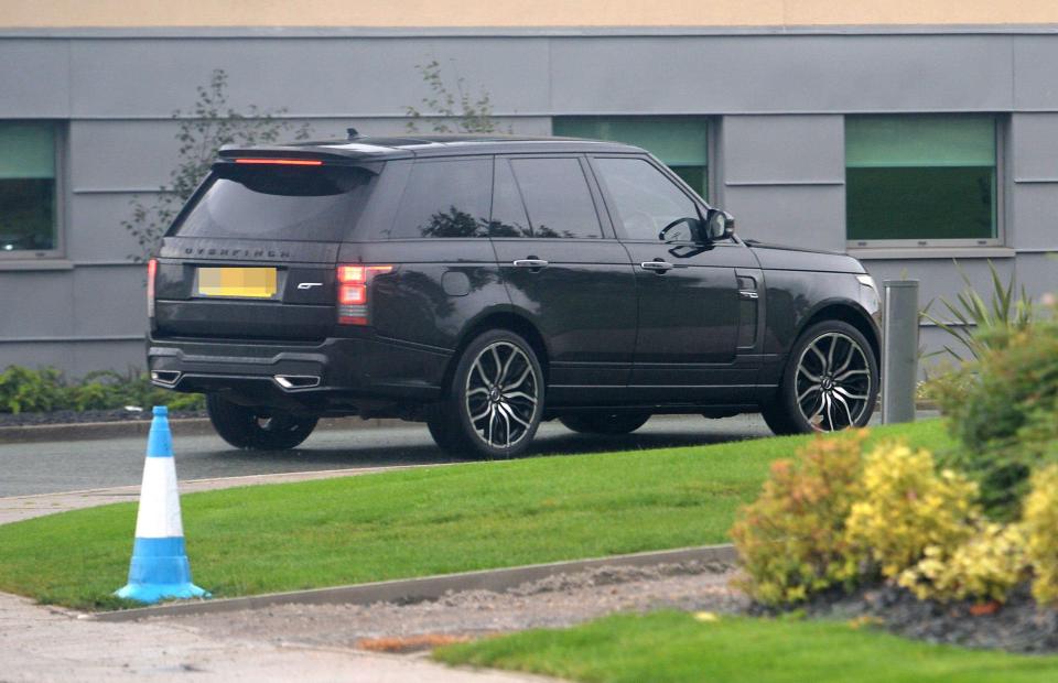  Wayne Rooney arrived at Everton's training ground in Liverpool to speak with the manager