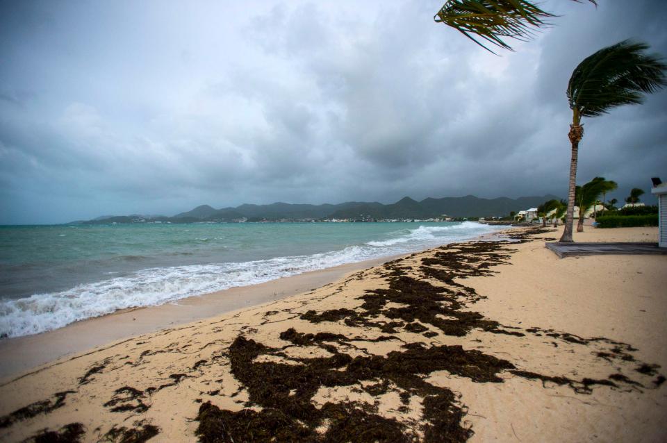  Dramatic images show the storm bearing down on Baie Nettle beach in Marigot