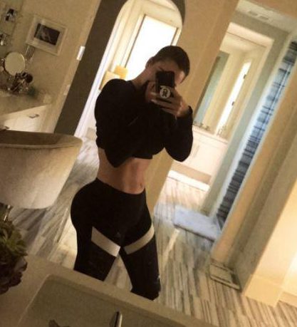  Khloe often keeps her social media followers updated on her exercise programme