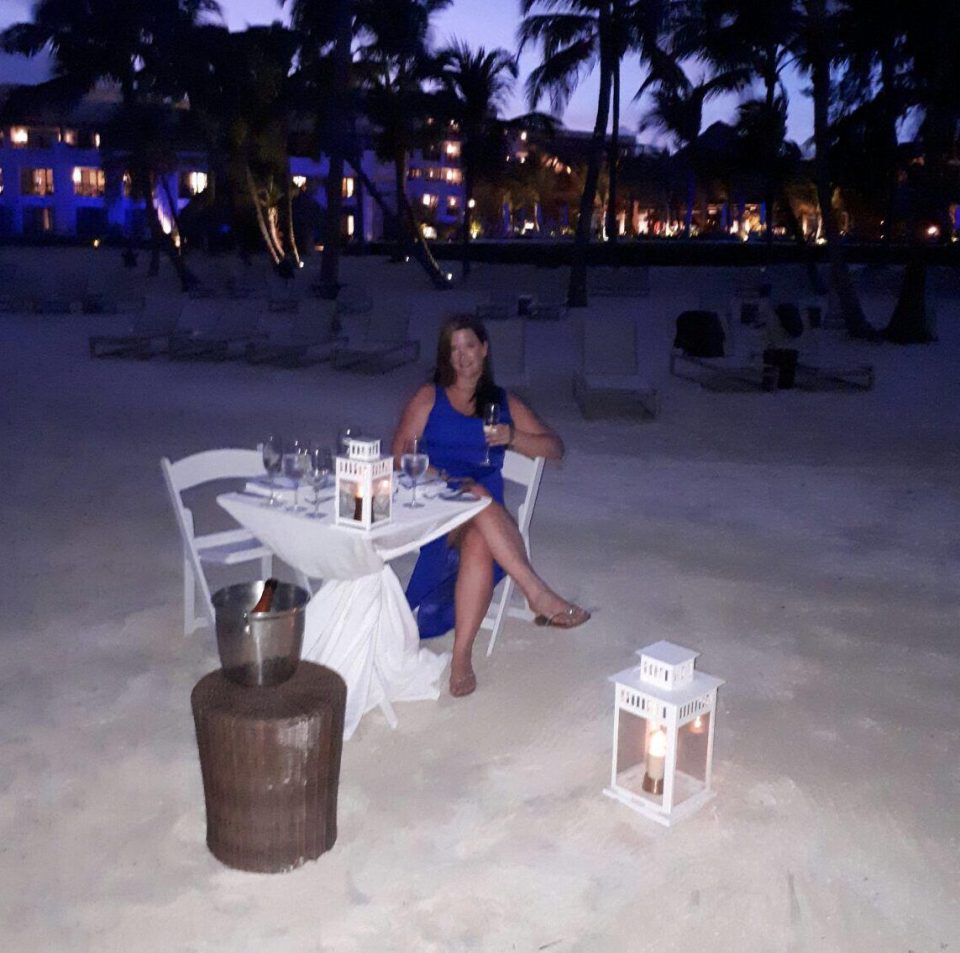  Newlywed Laura Carr has been trapped in the Dominican Republic on her honeymoon