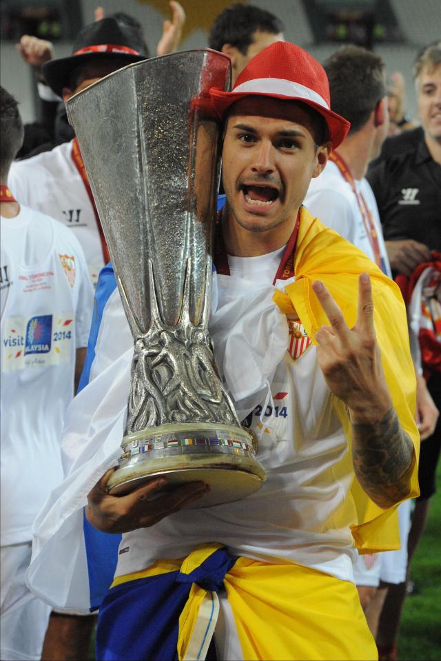  Leicester‘s new midfielder Vicente Iborra won the Europa League for three consecutive seasons