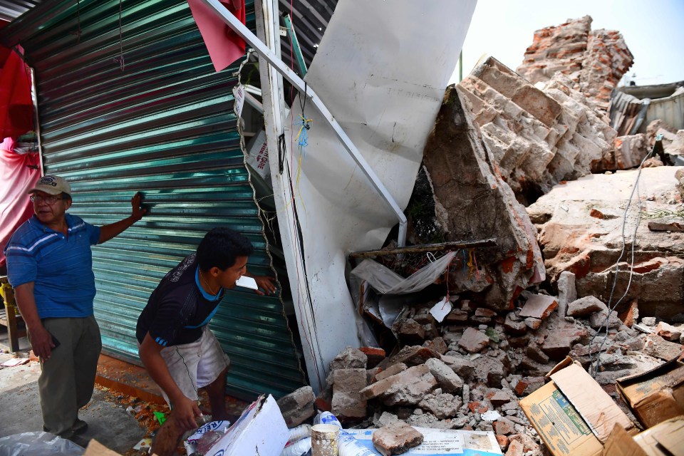 Residents of Juchitan de Zaragoza inspect the damage