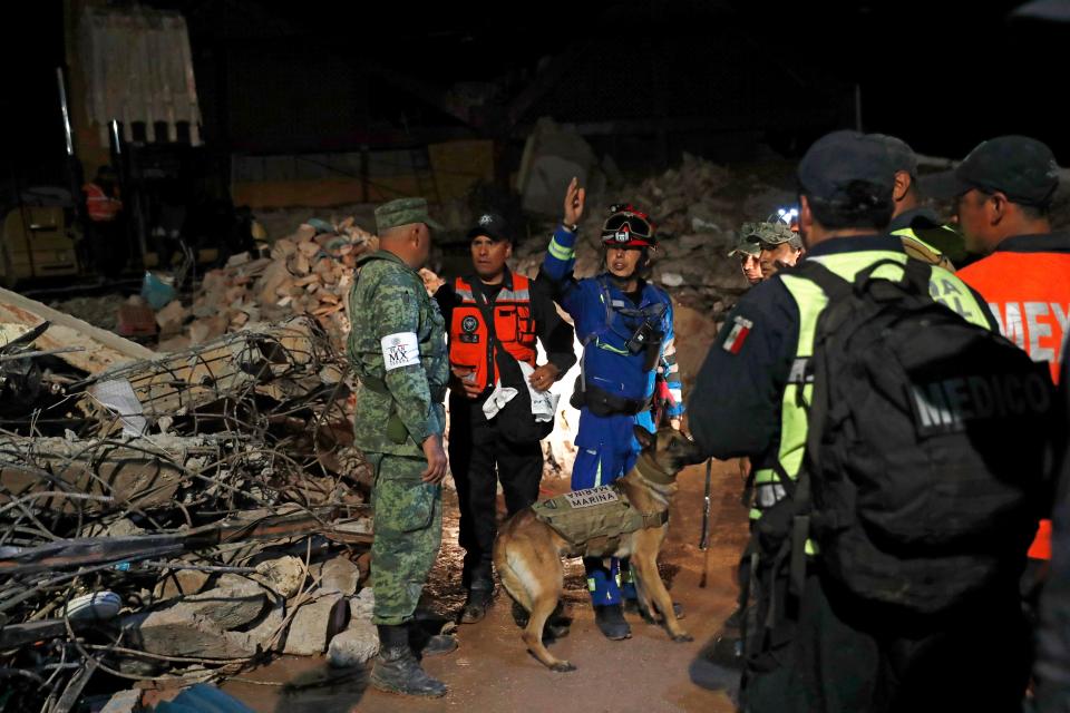  Hundreds of rescue workers search for survivors in the remains of the town hall