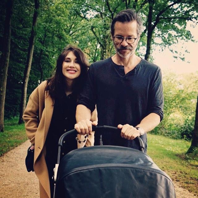 Carice and Guy Pearce with their son Monte, who was born in 2016