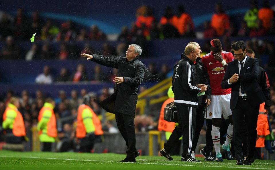  Jose Mourinho barks out instructions in aftermath of Paul Pogba injury