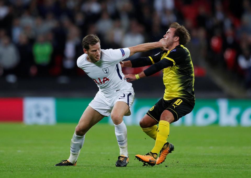  Jan Vertonghen was sent off after catching Mario Gotze with his arm