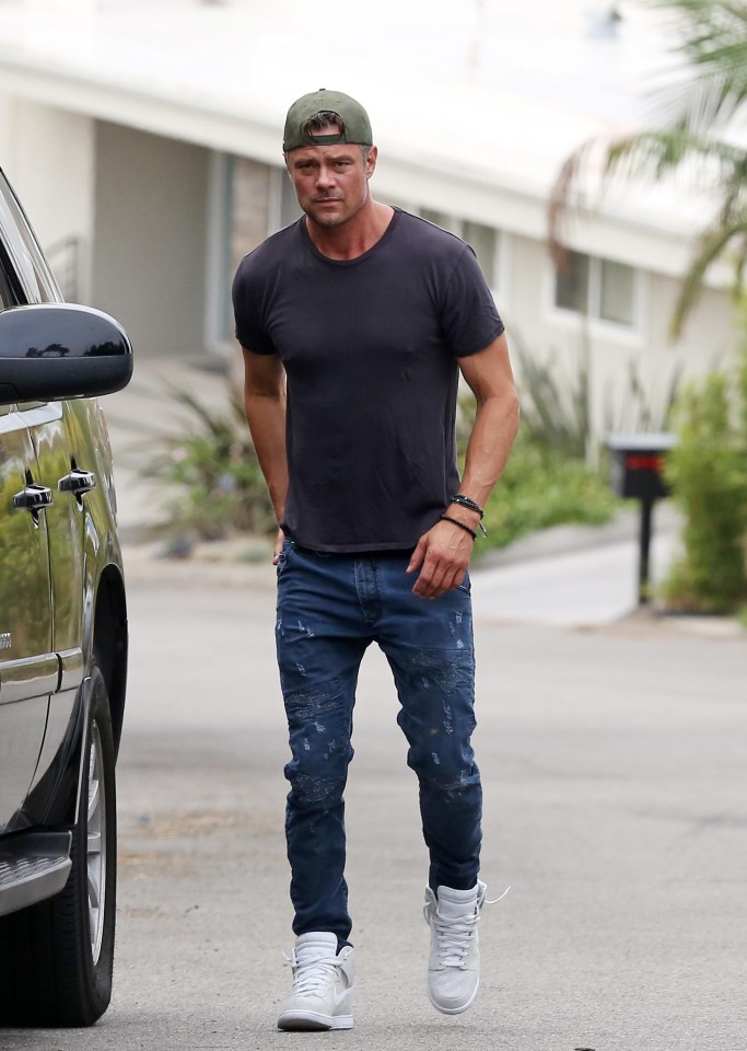 Josh Duhamel was spotted without his wedding ring, after splitting from wife Fergie