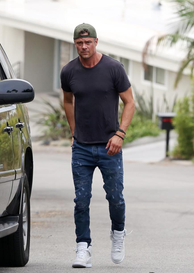  Josh Duhamel was spotted without his wedding ring, after splitting from wife Fergie