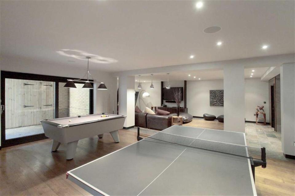  The house comes complete with pool and table tennis tables in the games room