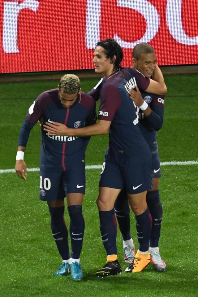 League leaders PSG beat Lyon thanks to two own-goals