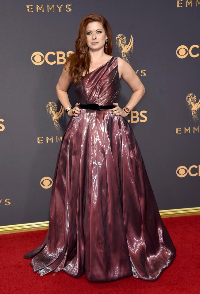  Debra Messing chose an impressive gown for the night