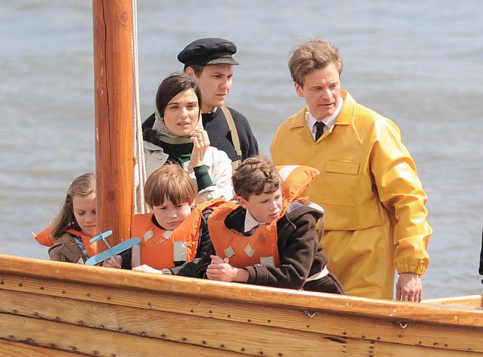  Colin Firth filming on the River Exe