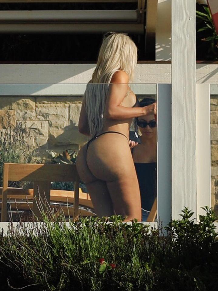  The star's behind looked cellulite free in the sun