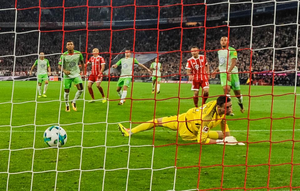  Arjen Robben had Bayern cruising to three points at half-time