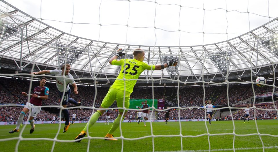 Harry Kane scored two to help Tottenham defeat West Ham 3-2 on Saturday