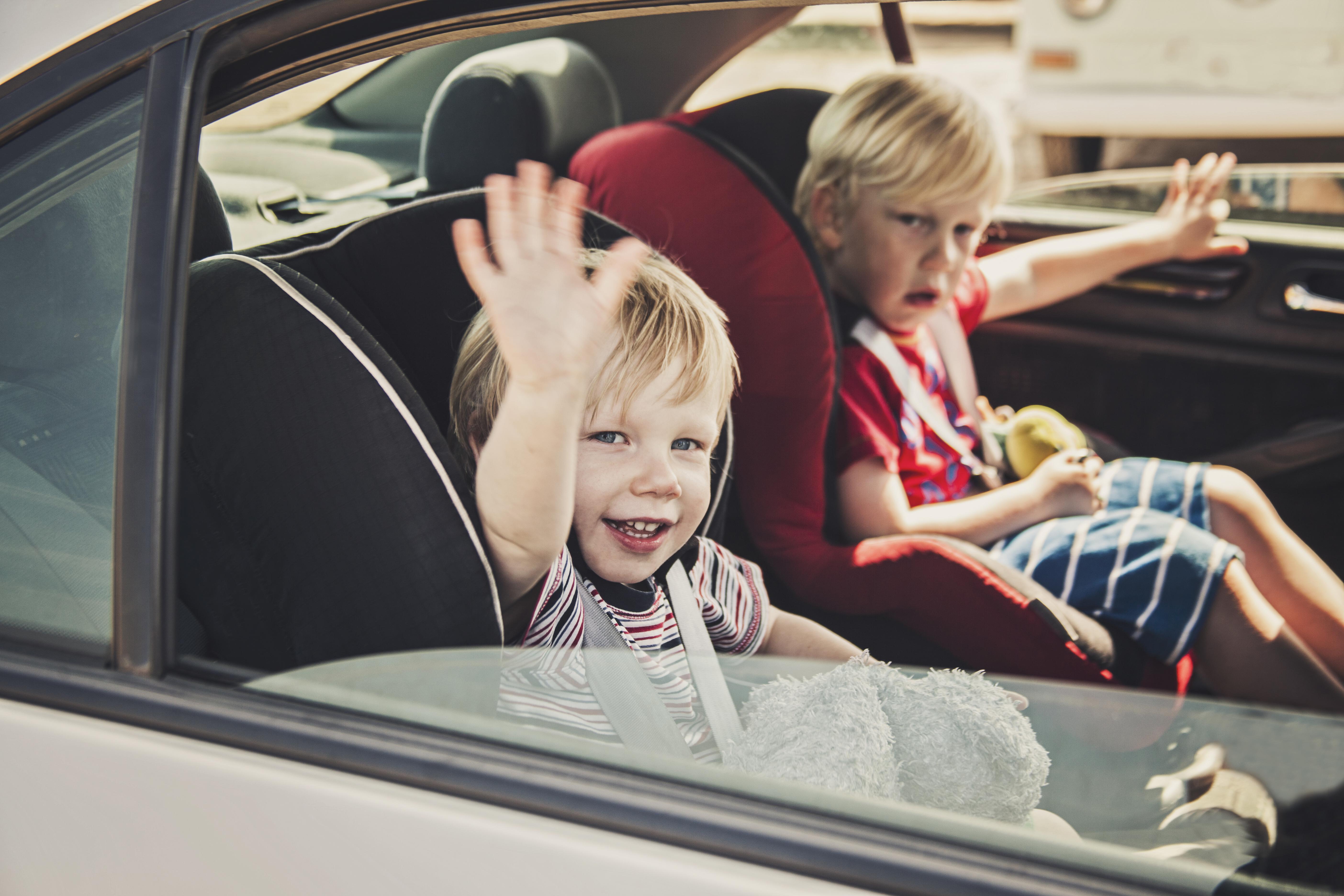 Gov.uk advises parents to use their judgement to determine if their kid is mature enough to be left alone in a car