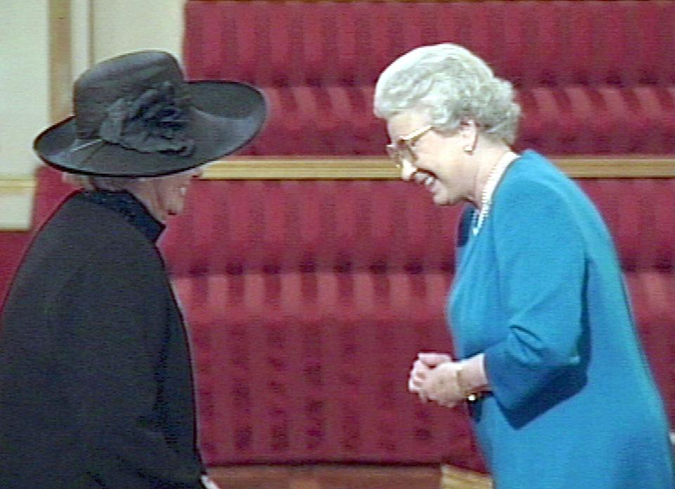  Queen Elizabeth II presented her with her award in Buckingham Palace