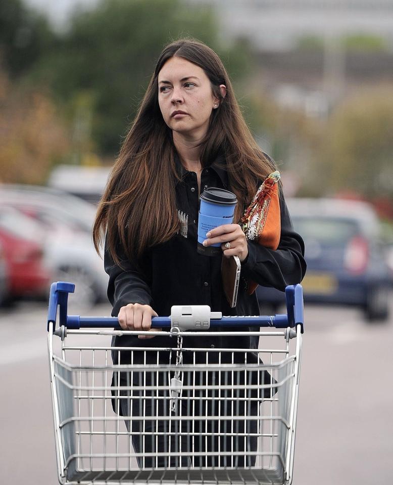  Lacey Turner looked tired as she headed into the supermarket