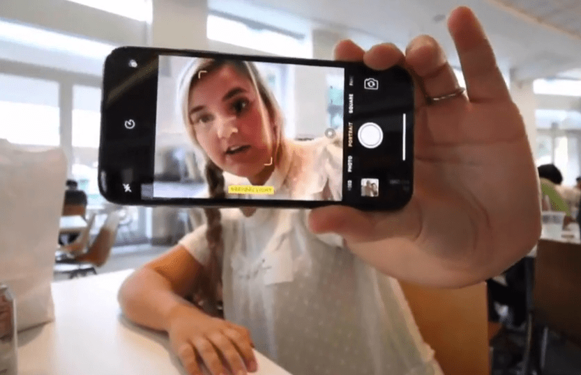  The blogger shows off the new smartphone's camera ahead of its launch