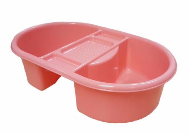  Baby washing "top-and-tail" bowls have two compartments to keep water and flannels separate when washing your baby’s top half and their bottom. Parents find them unnecessary..