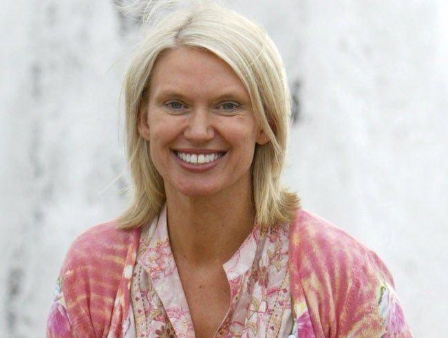  Anneka Rice looks so naturally well at 60