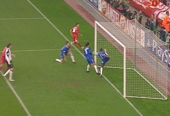  Chelsea defender William Gallas cleared but the goal was still given