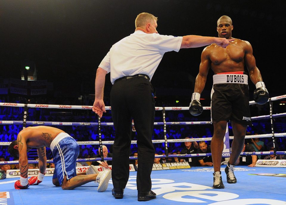  Daniel Dubois battered Mauricio Barragan, as he has done with all his opponents so far