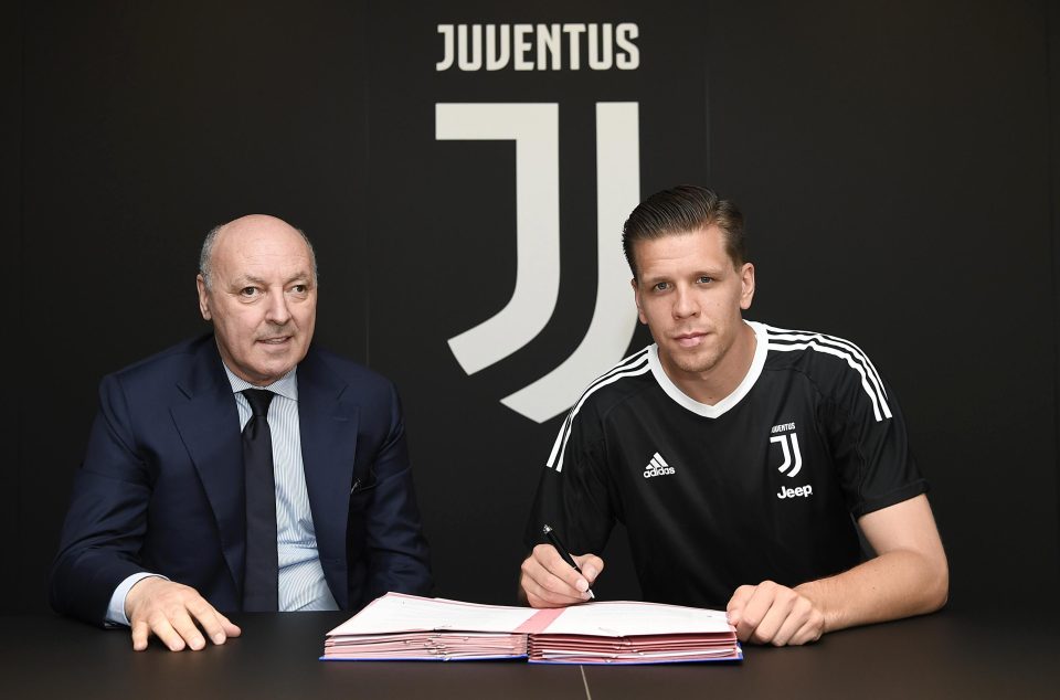  Giuseppe Marotta with Wojciech Szczesny hoping to pose for same picture with Paulo Dybala