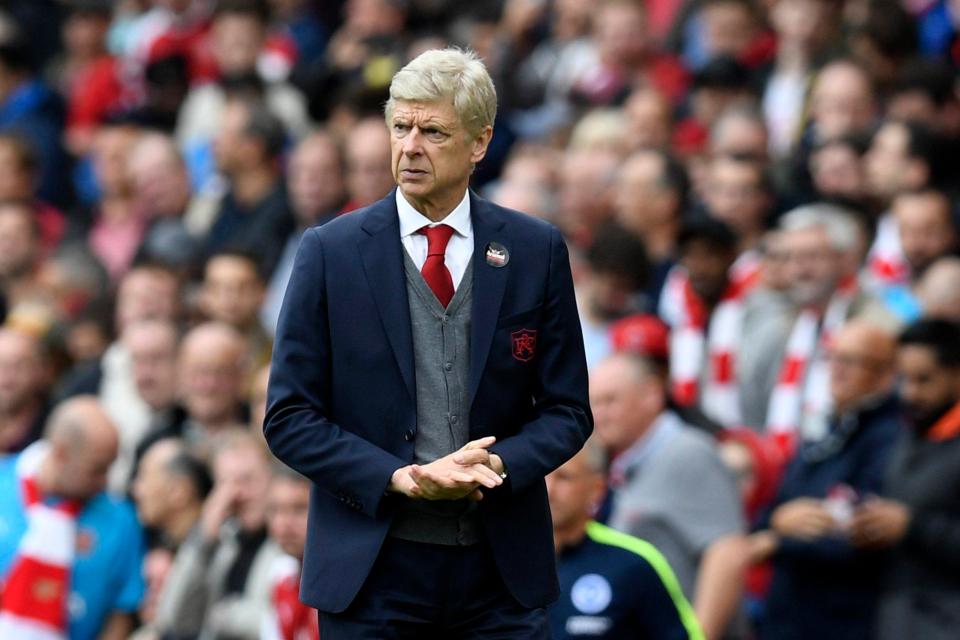  Arsene Wenger is sat around waiting to see whether he will have to prepare a team to play on Christmas Eve