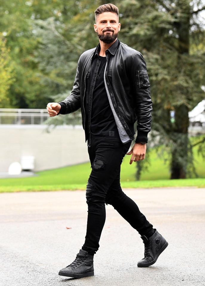  Olivier Giroud pulled off the denim jacket