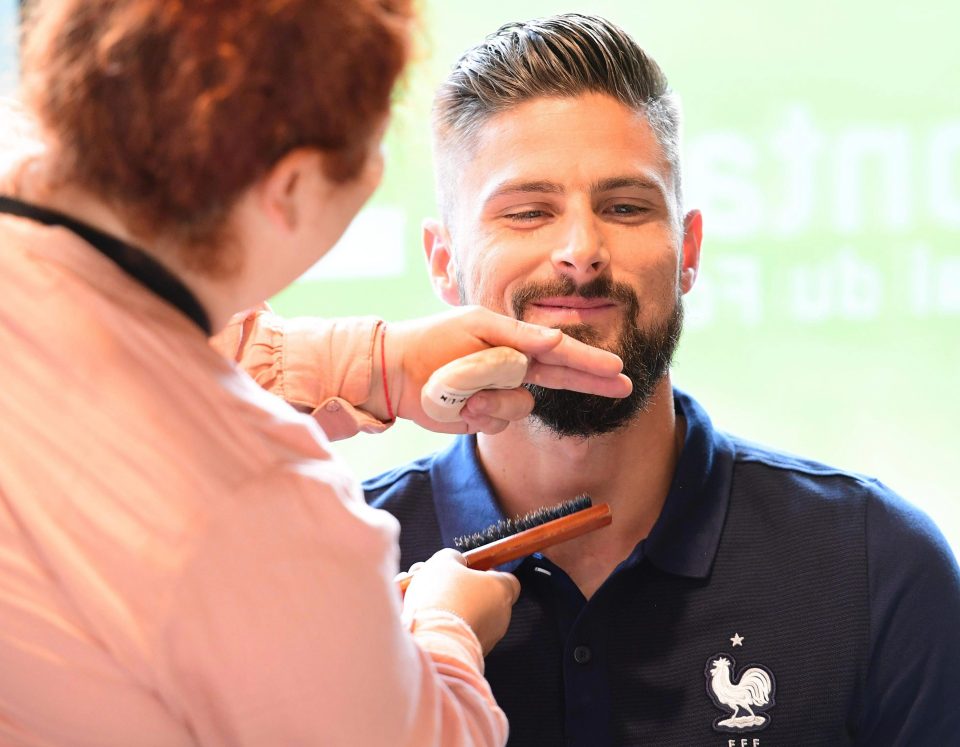  Beard grooming is funny business for Arsenal's Olivier Giroud