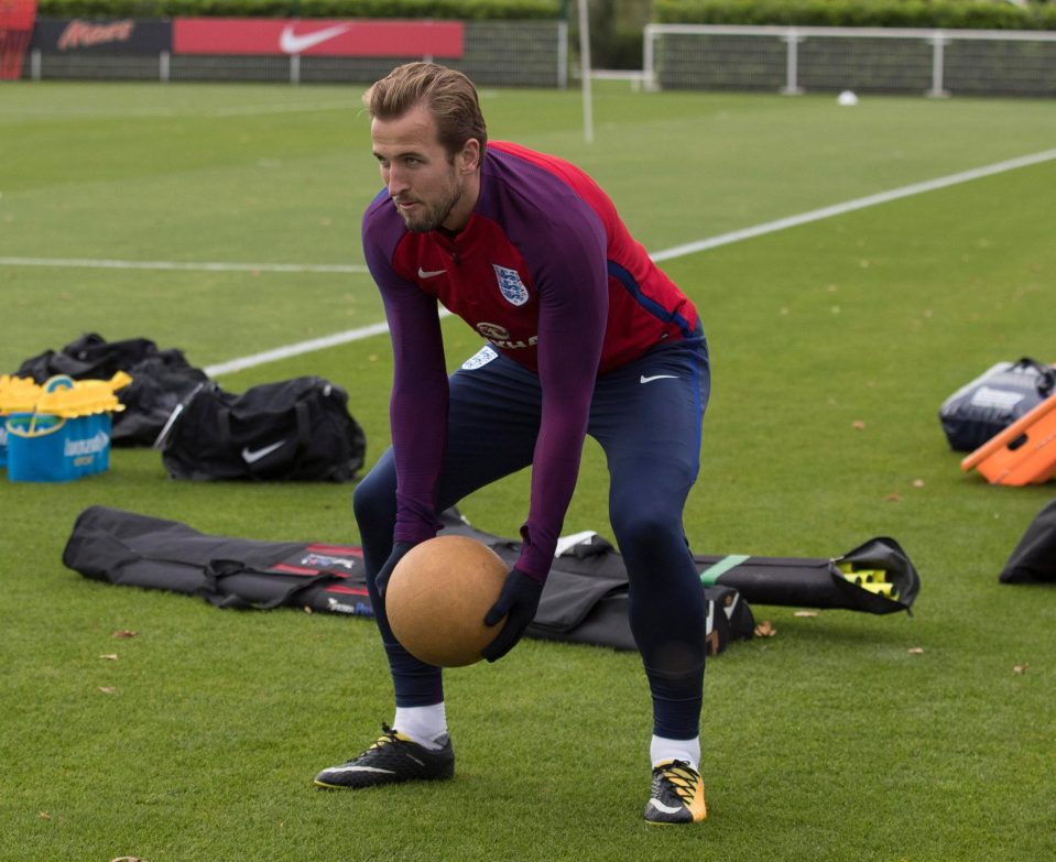  Kane steps up preparations for England's qualifier with Slovenia