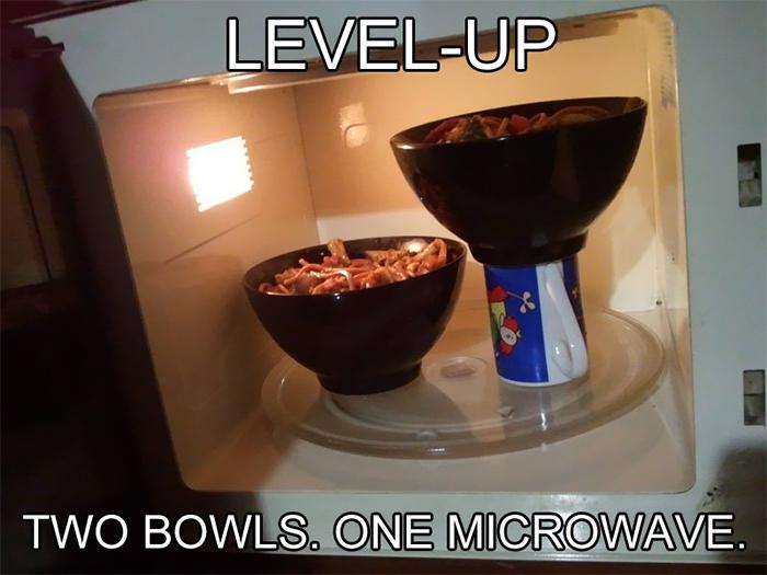  Ever wanted to microwave two bowls of food at once? With this trick, you can