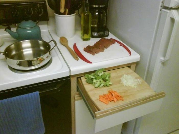  Need extra counter top space? Pull out a drawer and place a chopping board over it for extra room