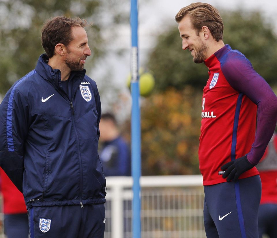  Kane chews the cud with England manager Gareth Southgate