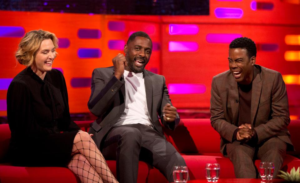  Idris explains the 'hat spat' to fellow guests Kate Winslet and Chris Rock