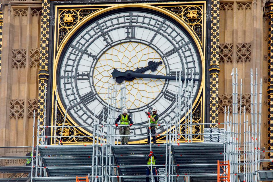  The giant bell Big Ben has been silenced as workmen begin four years of repairs on the famous clock tower at the Houses of Parliament