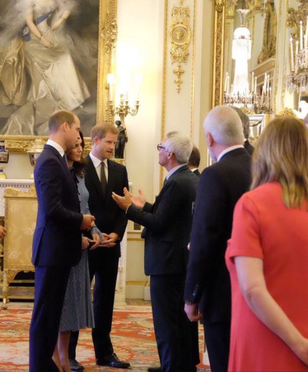  The 35-year-old is wearing an elegant blue dress by Temperly, which complimented her black heels