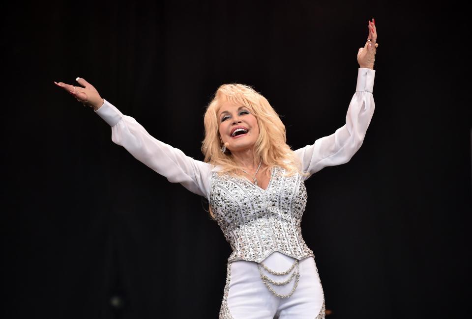  Dolly Parton's 2014 Glastonbury slot drew in record breaking crowd of 180,000