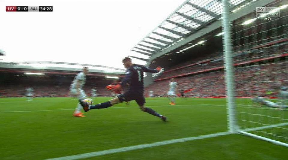  David De Gea pulled off this unbelievable save against Liverpool