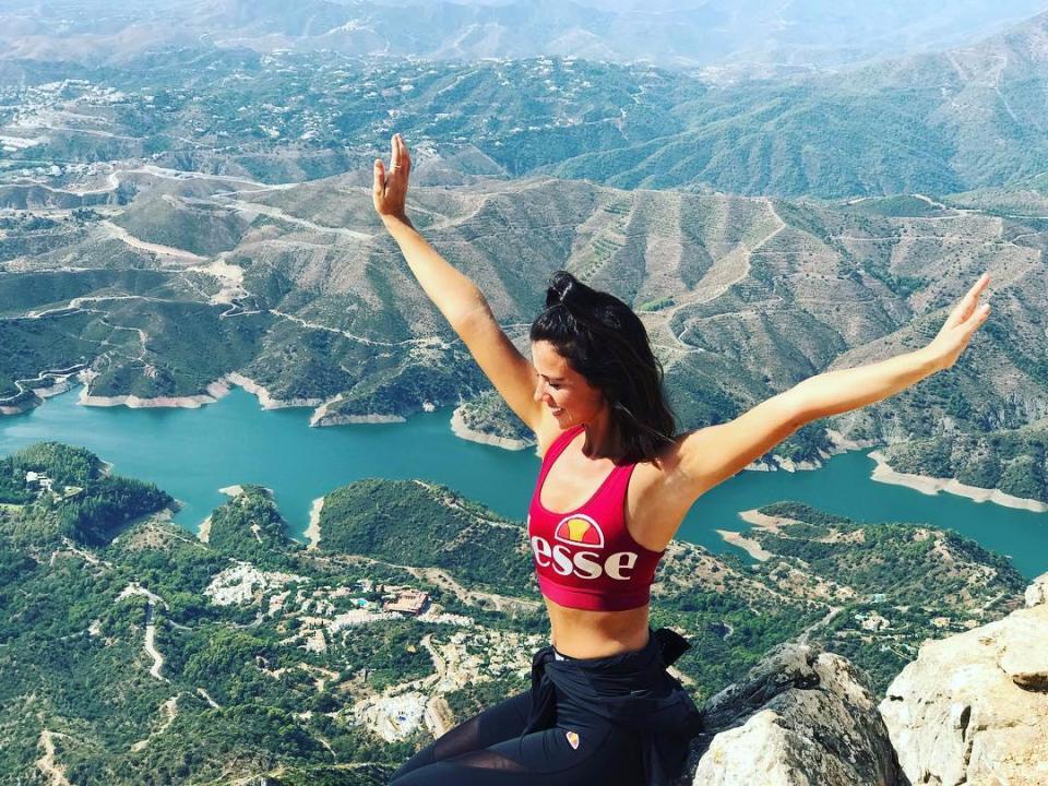  Lucy showed off her impressive figure while enjoying the picturesque scenery