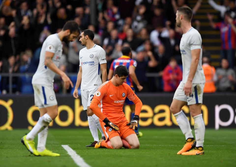  Thibaut Courtois and his Chelsea defenders look shocked after Palace retake the lead