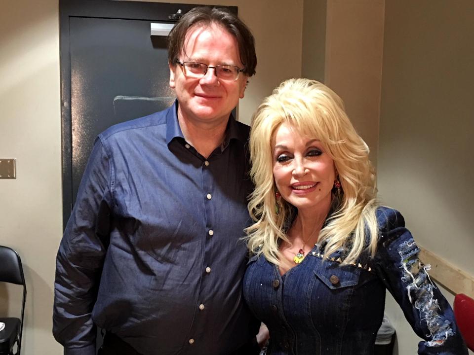  Dolly Parton with The Sun's Simon Gosyns