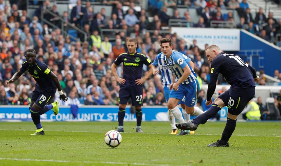  Wayne Rooney scored in the 90th-minute to salvage a point for Everton at Brighton