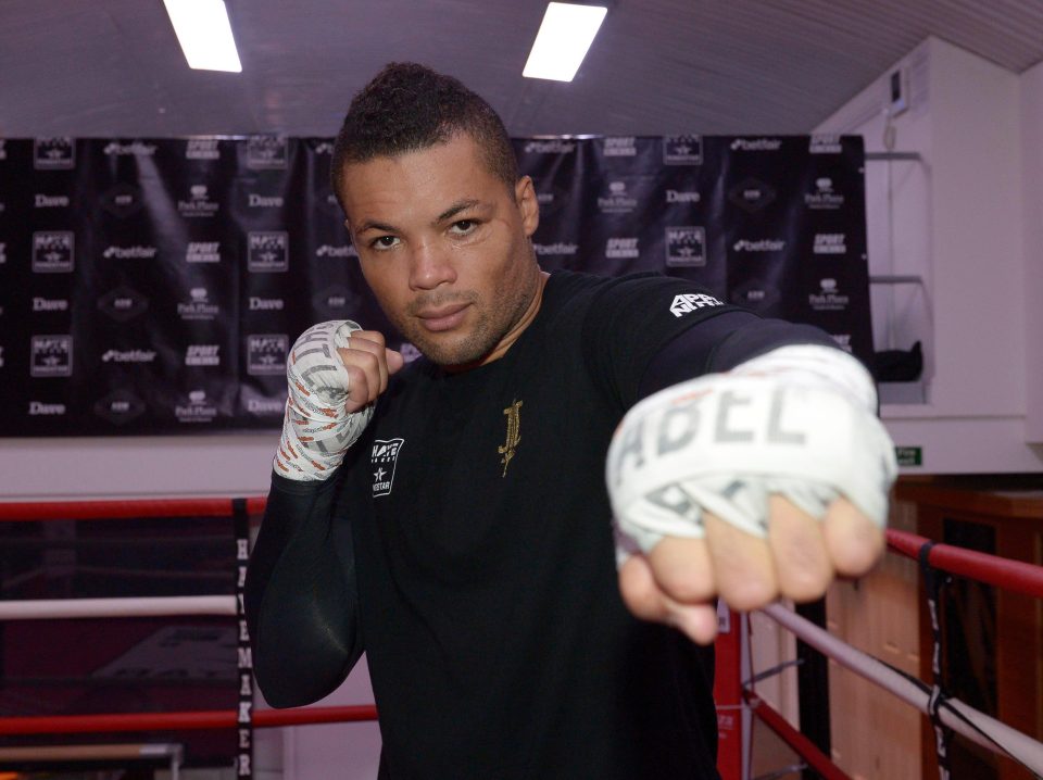  Joe Joyce keeps his hands under wraps during preparation for the fight