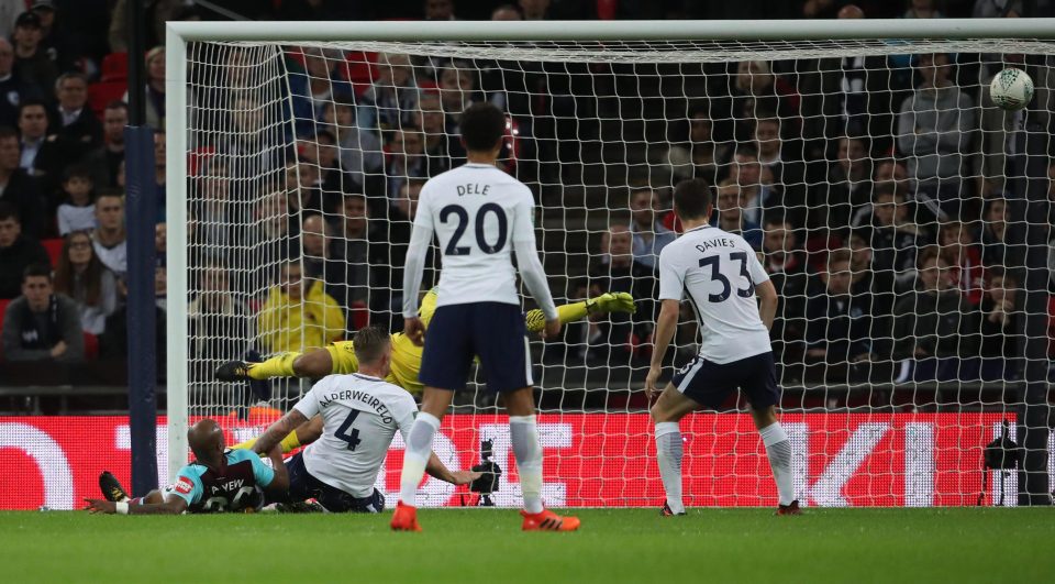  Andre Ayew slides in to make it 2-2 after Spurs crumbled