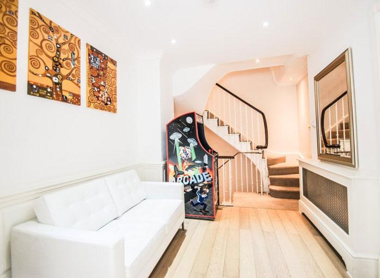  You can sleep as many as 30 people in this holiday rental in the middle of central London