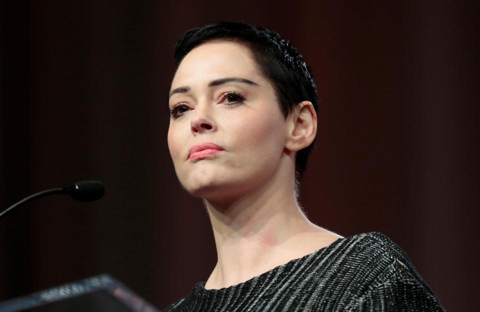  Police have issued a warrant for the arrest of Rose McGowan on drug charges