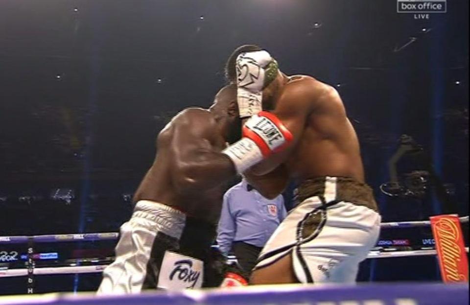  Carlos Takam head-butts Anthony Joshua in the second round