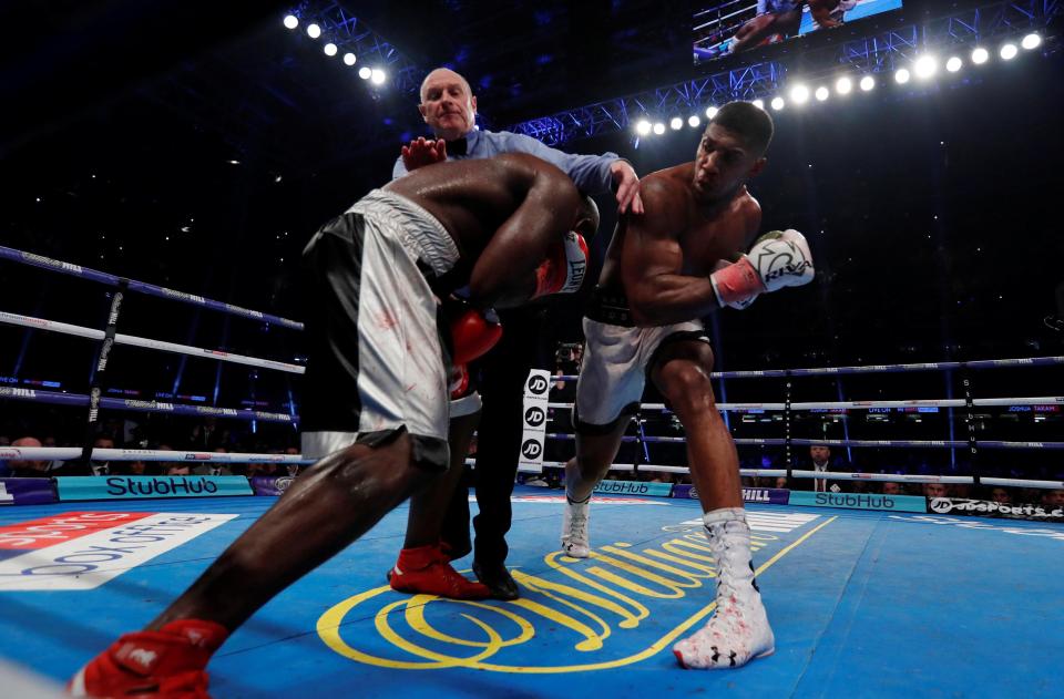  Phil Edwards stops the fight between Anthony Joshua and Carlos Takam